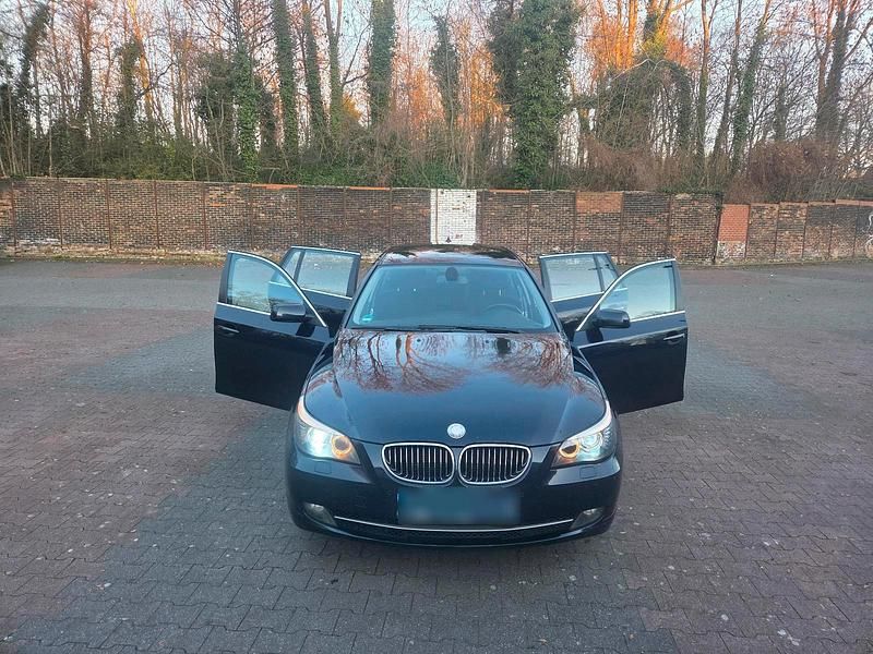 Gebraucht BMW 530 235 PS (172 kW) 2007 Blau Kombi