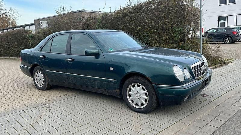 Gebraucht Mercedes E230 Elegance 150 PS (110 kW) 1997 Grün Limousine