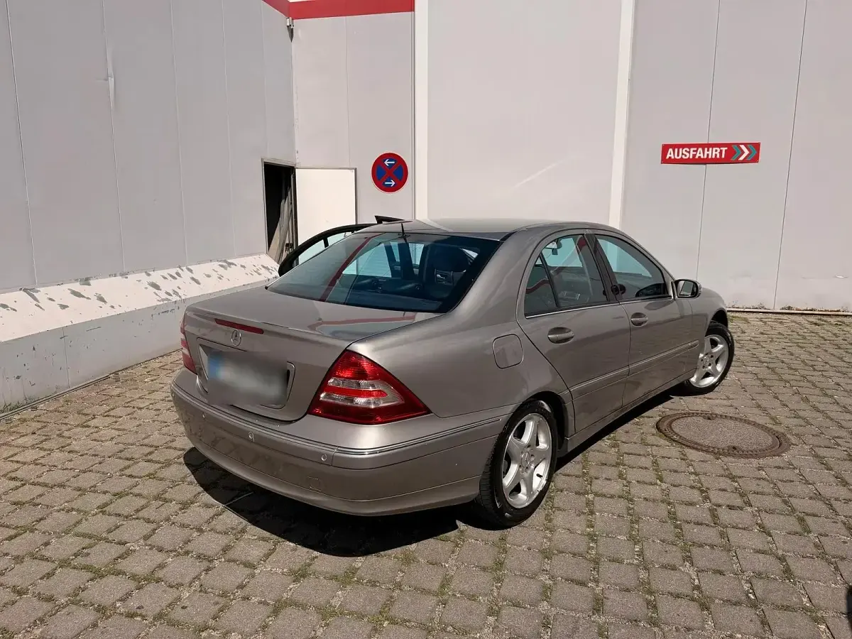 Gebraucht Mercedes C320 Classic 218 PS (160 kW) 2004 Grau Limousine