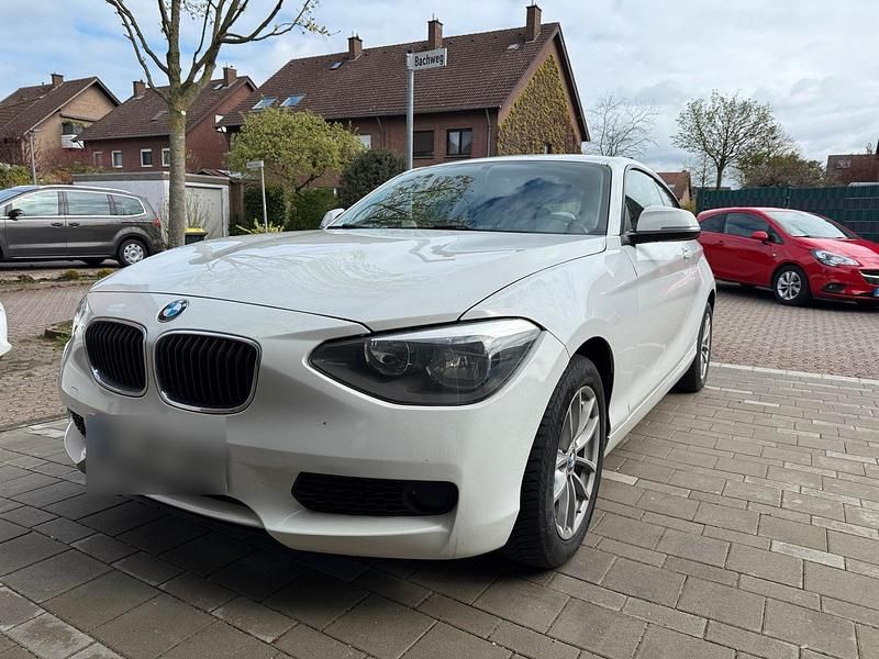 Gebraucht BMW 114 105 PS (77 kW) 2014 Weiß Kleinwagen
