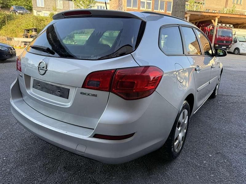 Gebraucht Opel Astra Design Edition 95 PS (69 kW) 2011 Argon silber/ice silver (m2) Kombi