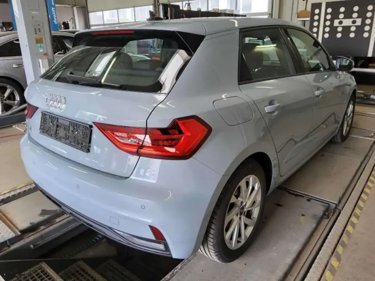 Gebraucht Audi A1 Advanced 110 PS (80 kW) 2022 Pfeilgrau perleffekt SUV