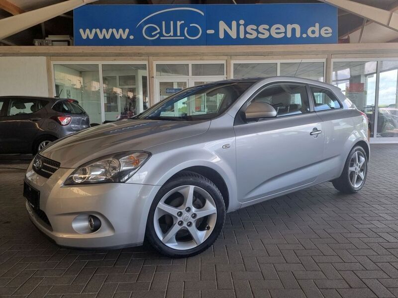 Silber Gebraucht 2009 Kia ProCeed Kleinwagen | 5.950 € - Bild 1/4