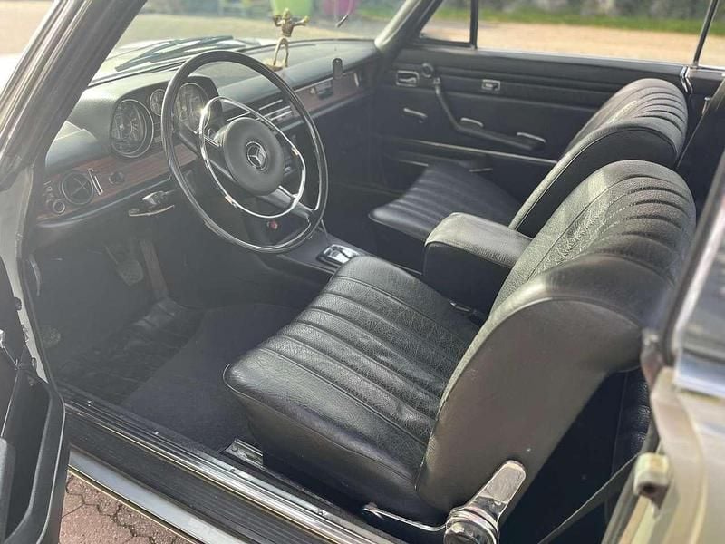Gebraucht Mercedes 250 150 PS (110 kW) 1969 Silber Coupé