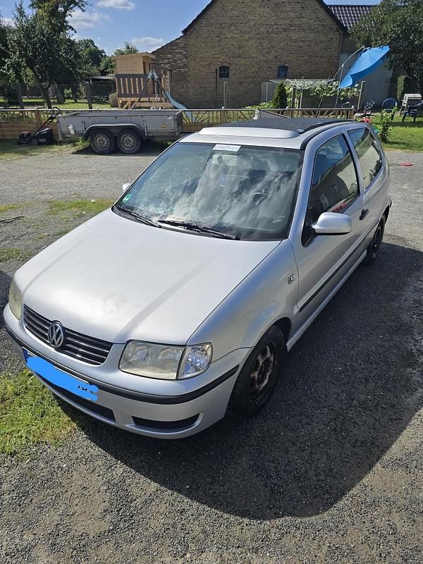 Silber Gebraucht 2001 VW Polo Kleinwagen | 400 € (Superpreis) - Bild 1/4