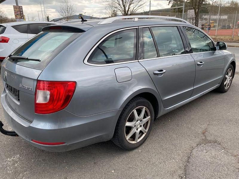 Gebraucht Skoda Superb Ambition 170 PS (125 kW) 2010 Grau Kombi