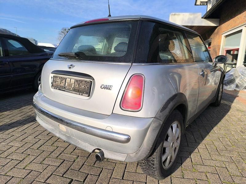 Usado Mini ONE 90 HP (66 kW) 2002 Prateado Citadino