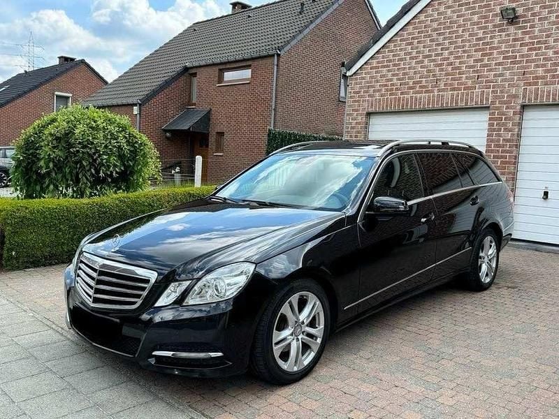 Schwarz Gebraucht 2012 Mercedes E250 Avantgarde Limousine | 12.200 € (Guter Preis) - Bild 1/4