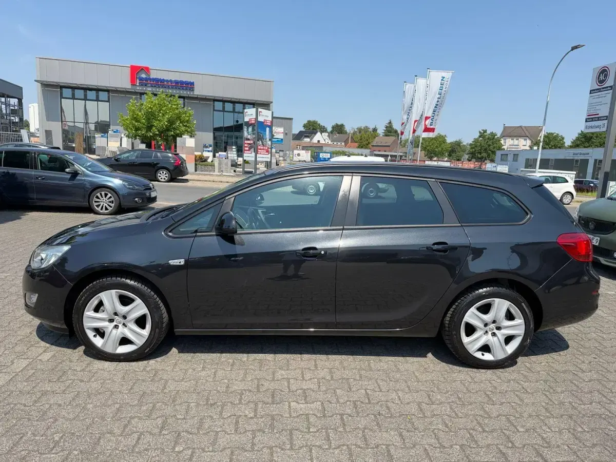 Gebraucht Opel Astra Design Edition 140 PS (102 kW) 2011 Schwarz Kombi