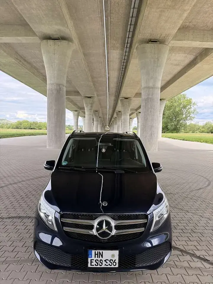 Gebraucht Mercedes V220 Edition 163 PS (119 kW) 2018 Blau Van / Kleinbus