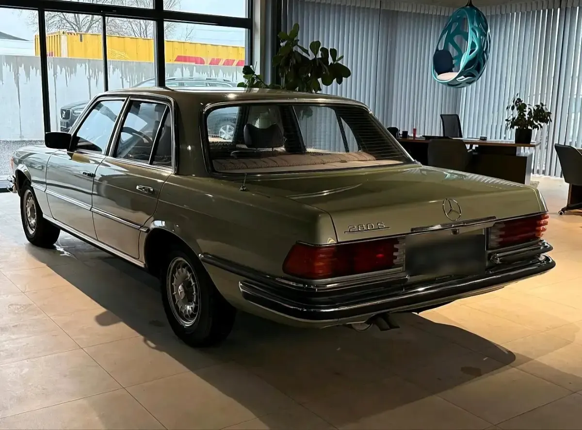 Gebraucht Mercedes 280 155 PS (114 kW) 2026 Grün Limousine