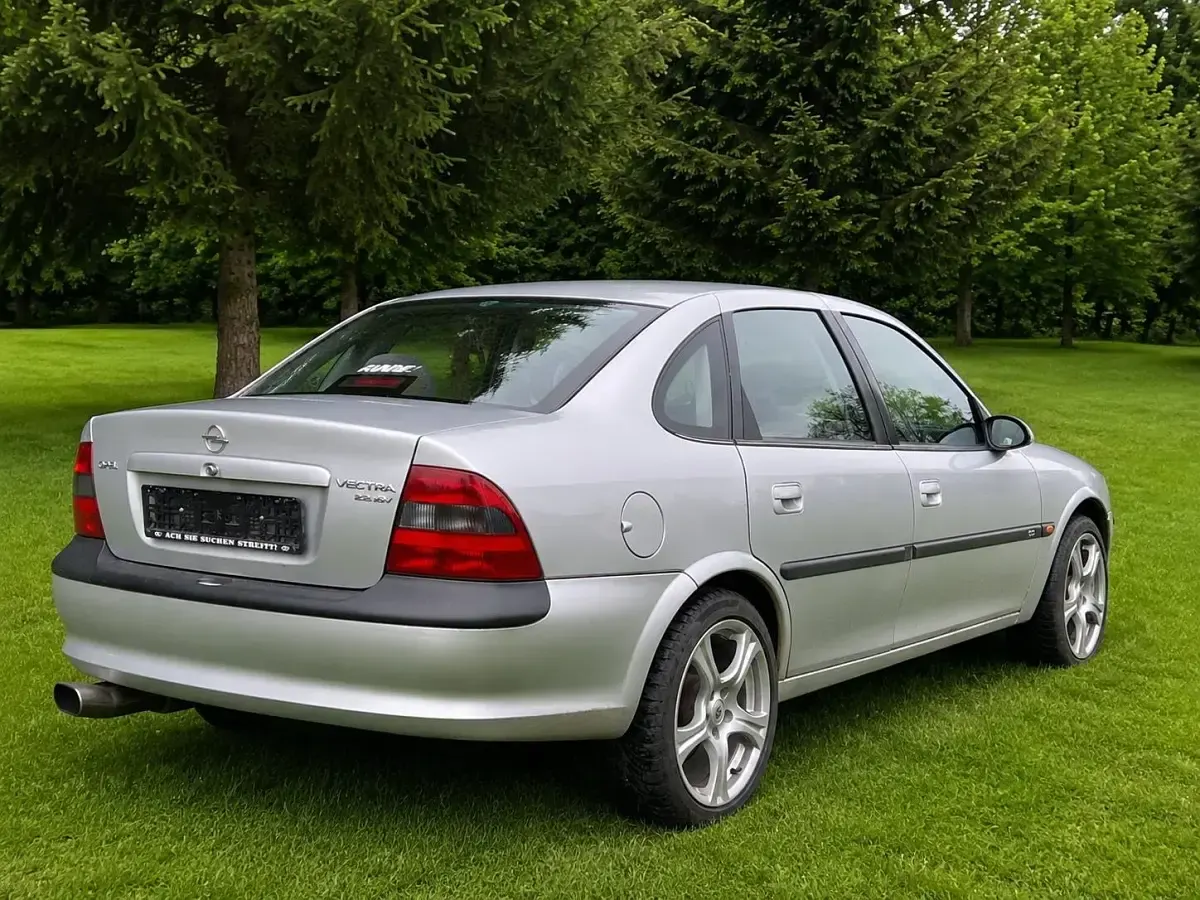 Gebraucht Opel Vectra 136 PS (100 kW) 1997 Limousine