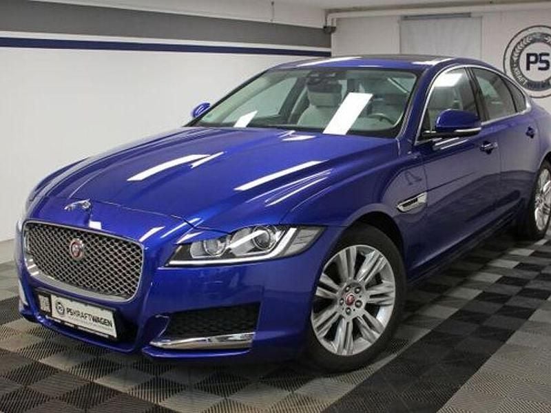 Gebraucht Jaguar XF Portfolio 250 PS (183 kW) 2019 Blau Limousine