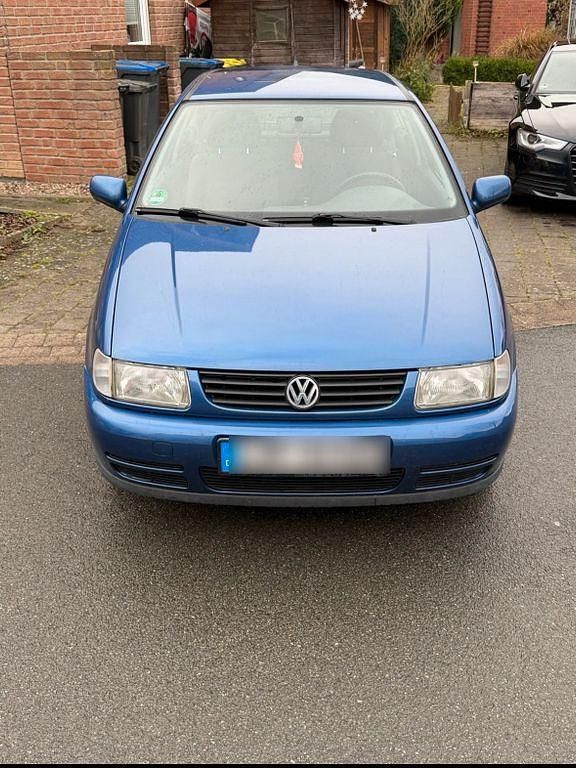Blau Gebraucht 1999 VW Polo Basis Limousine | 1.500 € (Fairer Preis) - Bild 1/4