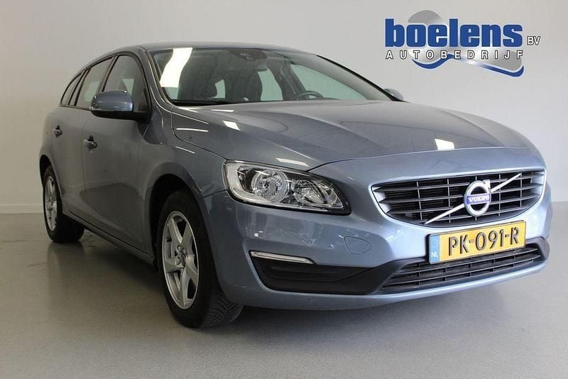 Blau Gebraucht 2017 Volvo V60 Kombi | 13.265 € (Fairer Preis) - Bild 1/4