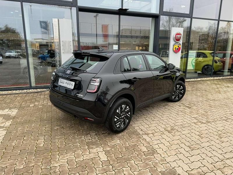 Neu Fiat 600 101 PS (74 kW) 2025 Schwarz SUV