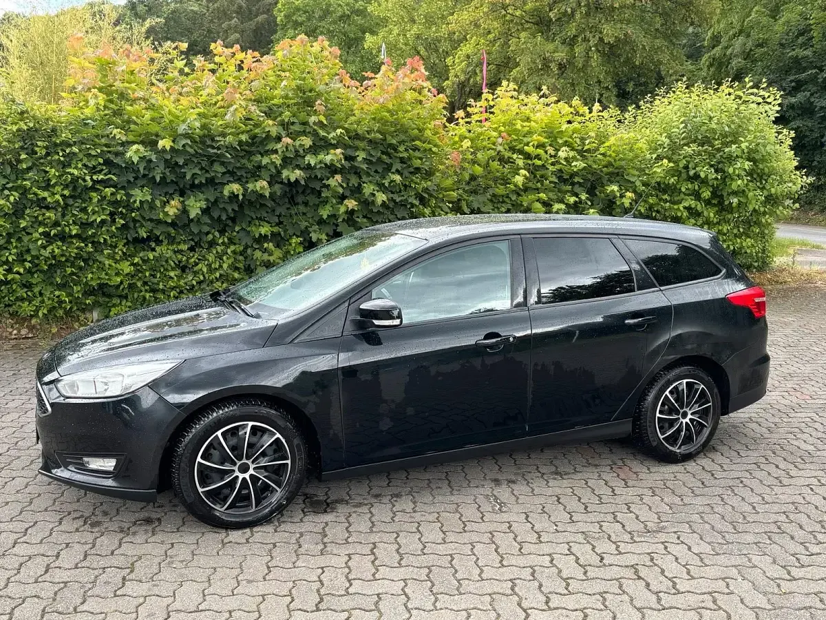 Gebraucht Ford Focus 95 PS (69 kW) 2016 Schwarz Kombi