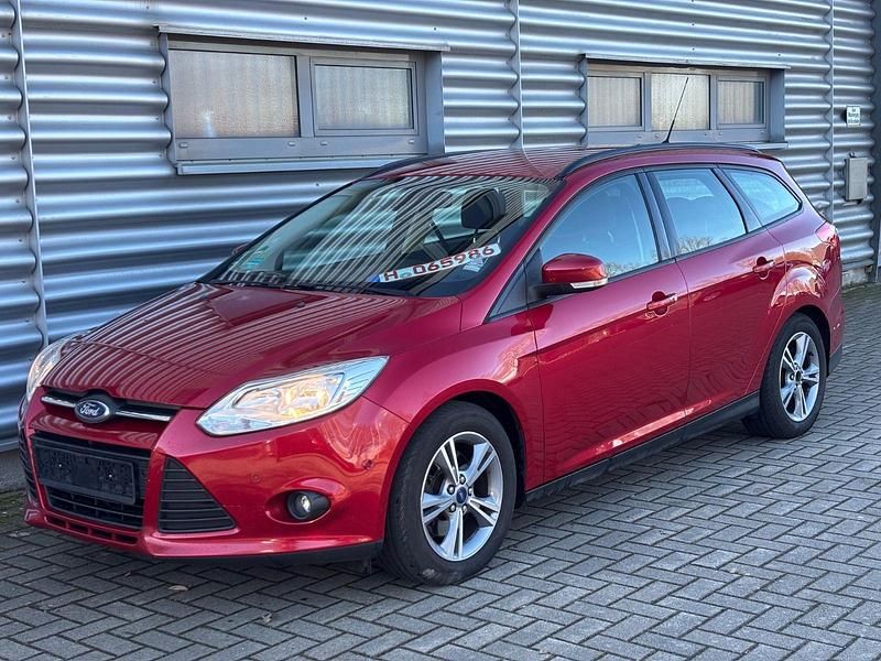 Gebraucht Ford Focus Titanium 150 PS (110 kW) 2013 Rot Kombi