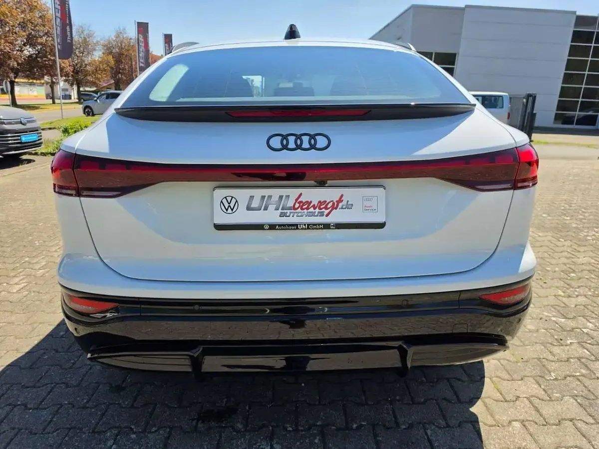 Gebraucht Audi SQ6 Sportback e-tron Ambiente 359 kW (489 PS) 2025 Weiß SUV