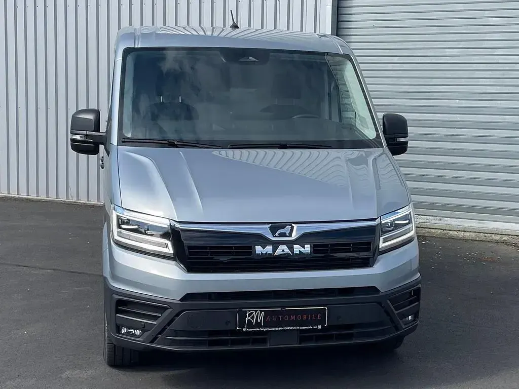 Używany MAN TGE 177 KM (130 kW) 2024 Srebrny Van