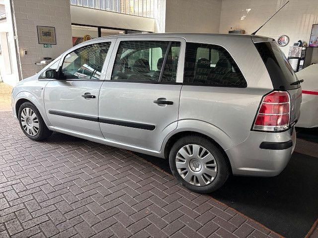 Gebraucht Opel Zafira Catch Me 105 PS (77 kW) 2007 Silber Van / Kleinbus
