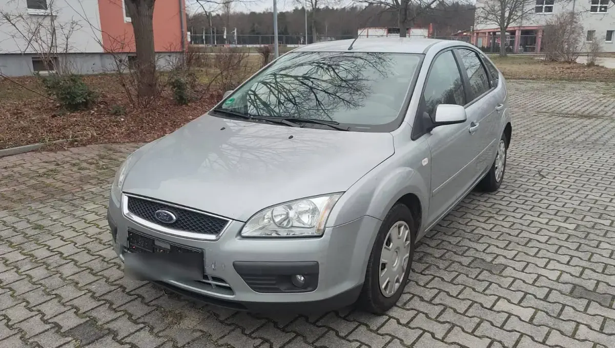 Gebraucht Ford Focus 115 PS (84 kW) 2005 Silber Limousine