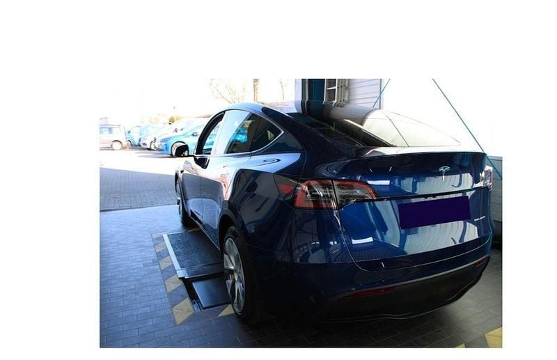 Gebraucht Tesla Model Y 378 kW (514 PS) 2024 Blau SUV