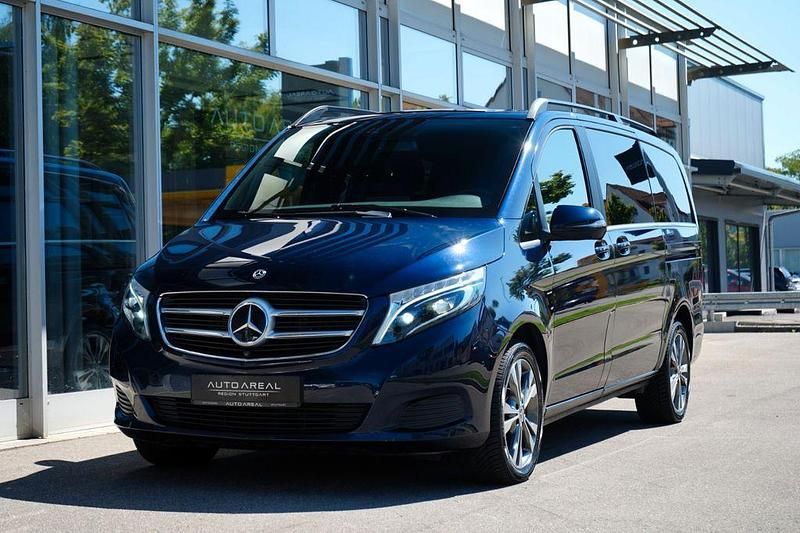 Blau Gebraucht 2019 Mercedes V250 Avantgarde Van / Kleinbus | 46.890 € (Fairer Preis) - Bild 1/4