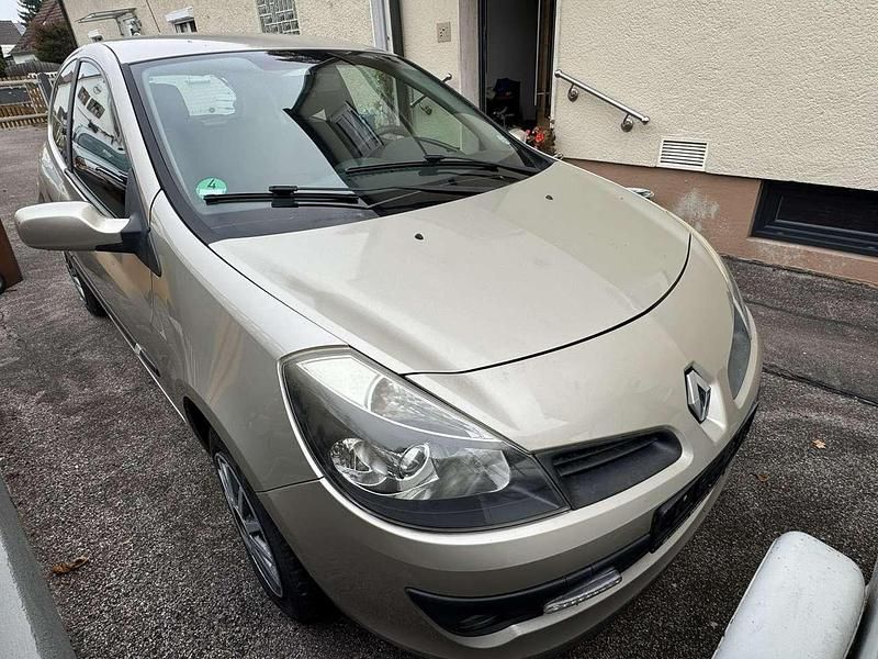 Braun Gebraucht 2006 Renault Clio II Limousine | 1.100 € (Superpreis) - Bild 1/4
