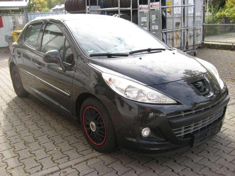 Gebraucht Peugeot 207 Urban Move 95 PS (69 kW) 2011 Schwarz Limousine