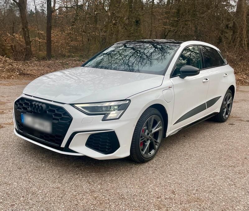 Weiß Gebraucht 2024 Audi A3 e-tron S-Line Kleinwagen | 33.699 € (Fairer Preis) - Bild 1/4