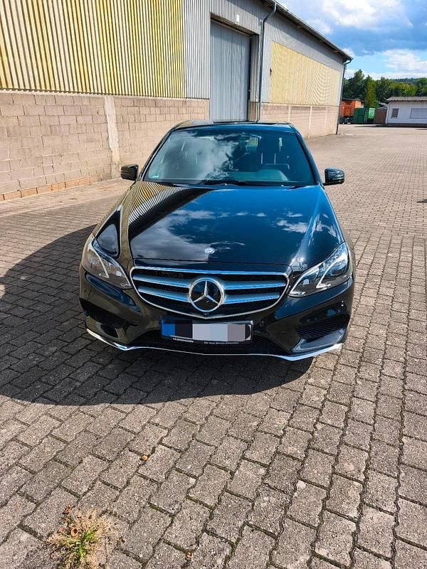 Schwarz Gebraucht 2017 Mercedes E350 AMG line Limousine | 26.900 € (Superpreis) - Bild 1/4