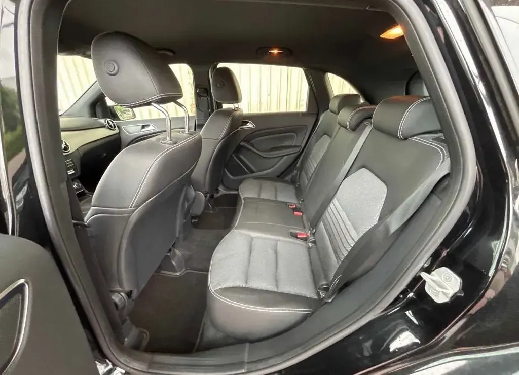 Gebraucht Mercedes B180 122 PS (89 kW) 2016 Kosmosschwarz Van / Kleinbus