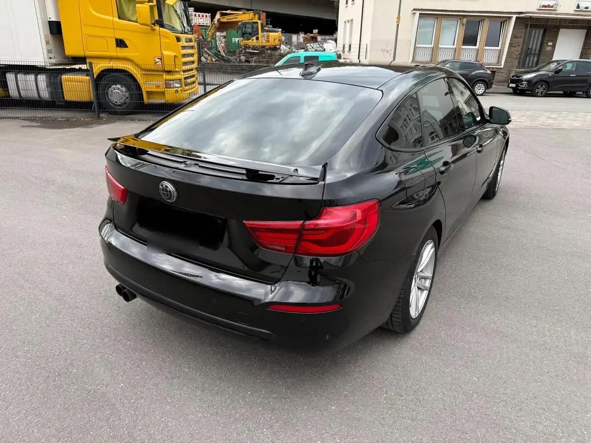 Gebraucht BMW 325 224 PS (164 kW) 2017 Schwarz Limousine