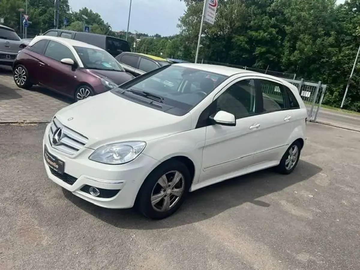 Gebraucht Mercedes B200 136 PS (100 kW) 2010 Weiß Van / Kleinbus