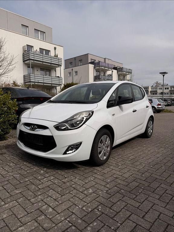 Gebraucht Hyundai ix20 Classic 90 PS (66 kW) 2011 Weiß Kleinwagen