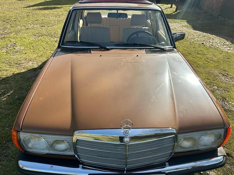 Gebraucht Mercedes 200 94 PS (69 kW) 1980 Braun Limousine