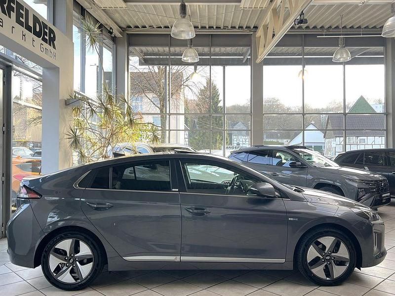 Gebraucht Hyundai Ioniq Premium 141 PS (103 kW) 2021 Iron gray / mic Kleinwagen