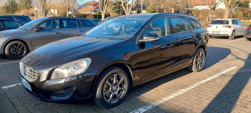 Schwarz Gebraucht 2011 Volvo V60 Kinetic Kombi | 3.750 € (Teuer) - Bild 1/4