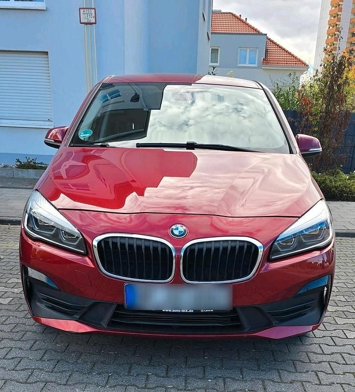 Rot Gebraucht 2019 BMW 218 Kombi | 14.500 € (Fairer Preis) - Bild 1/4