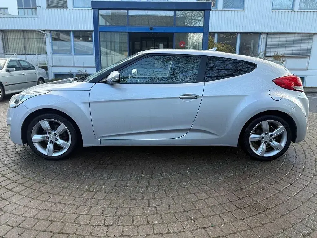 Gebraucht Hyundai Veloster Trend 140 PS (102 kW) 2012 Silber Kleinwagen
