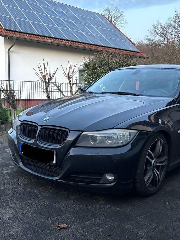 Schwarz Gebraucht 2009 BMW 320 M Sport Limousine | 5.300 € (Fairer Preis) - Bild 1/4