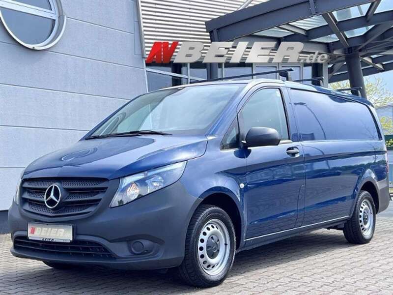 Blau (stahlblau) Gebraucht 2022 Mercedes Vito Van / Kleinbus | 26.168 € - Bild 1/4