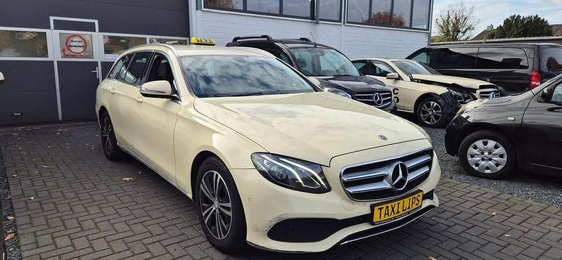 Hellelfenbein Gebraucht 2019 Mercedes E200 Avantgarde Kombi | 10.500 € (Teuer) - Bild 1/4