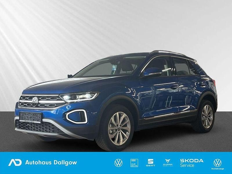 Ravennablau metallic Neu 2025 VW T-Roc Style SUV | 43.675 € (Teuer) - Bild 1/4