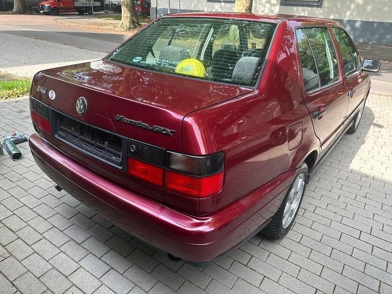 Second-hand VW Vento 90 CP (66 kW) 1996 Roșu Berlinǎ