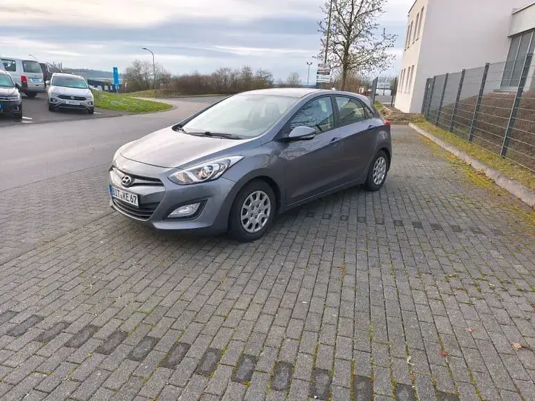 Gebraucht Hyundai i30 99 PS (72 kW) 2015 Grau Limousine