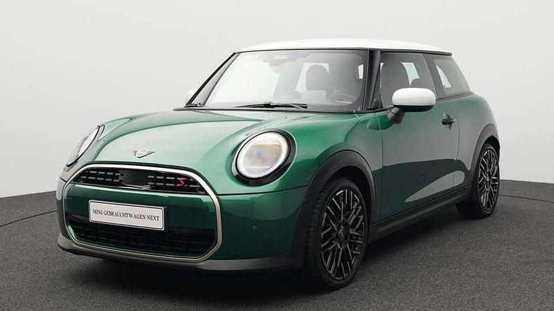 Grün Gebraucht 2024 Mini Cooper S Favoured Kleinwagen | 26.136 € (Superpreis) - Bild 1/4