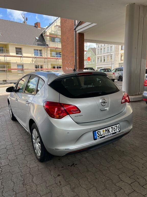 Silber Gebraucht 2015 Opel Astra Edition Limousine | 6.990 € (Superpreis) - Bild 1/4