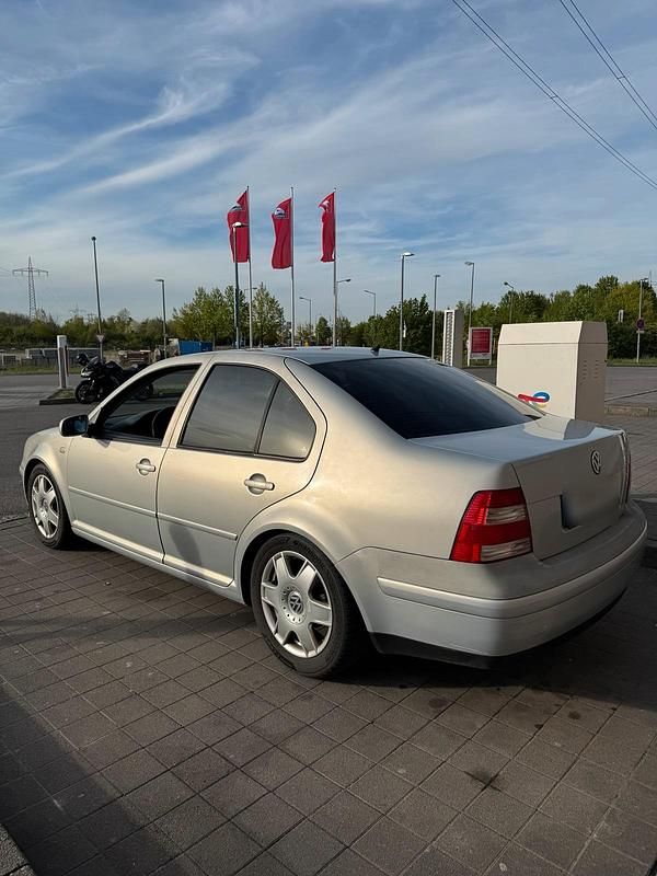 Second-hand VW Bora 105 CP (77 kW) 2000 Argintiu Berlinǎ